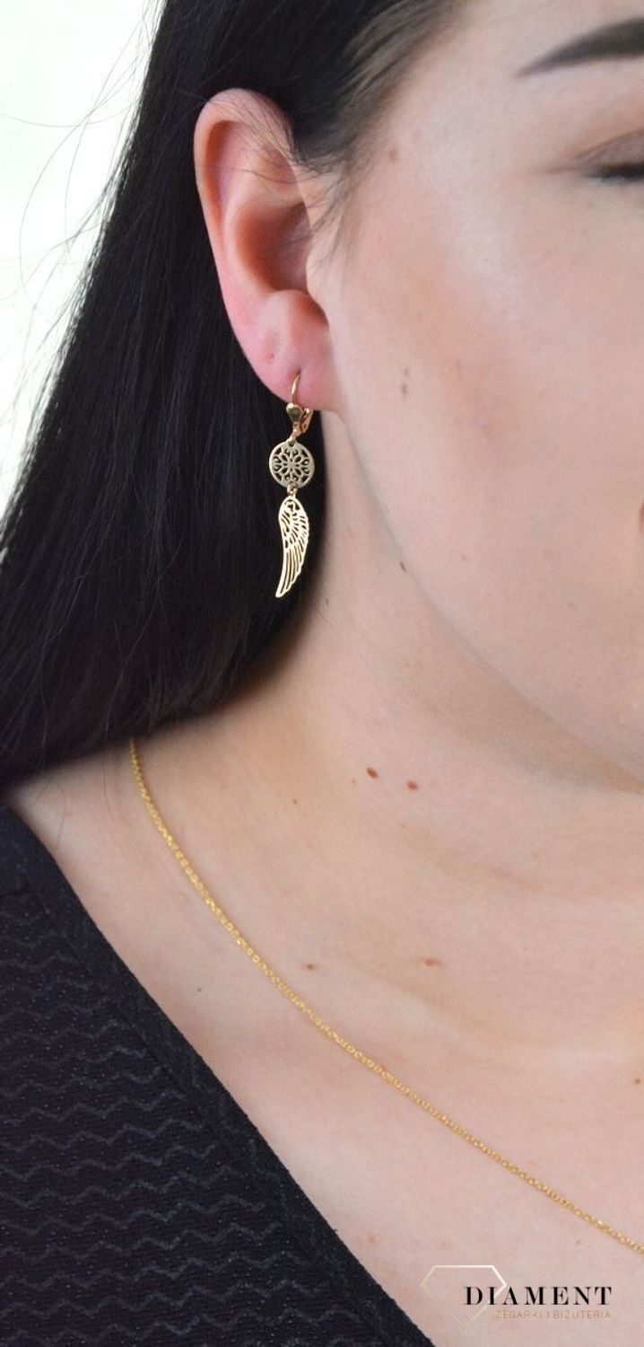 Złote ażurowe kolczyki wiszące skrzydło 333 KL 9298 333.jpg